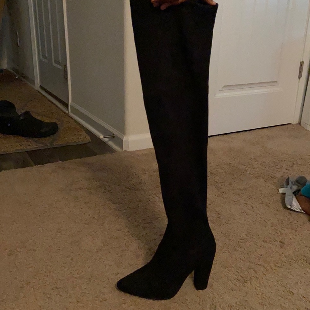 Steve Madden Pull on knee high black swede boot size 10
